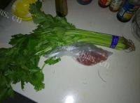 家常菜芹菜肉丝做法图解1)