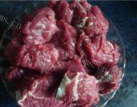 家常菜番茄土豆炖牛肉做法图解4)