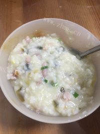 色香味俱全的皮蛋瘦肉粥做法图解14)