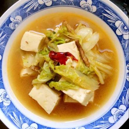 美味营养的白菜炖豆腐