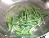 美味的干煸豇豆角做法图解9)