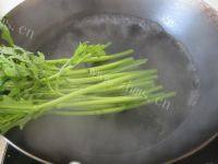 口舌生香的蒜蓉茼蒿做法图解2)