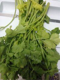家常菜芹菜炒牛肉做法图解2)