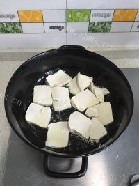 独特的鱼头炖豆腐做法图解2)