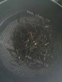 老爸做的凉拌海带丝做法图解3)