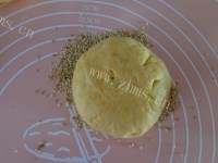 自制南瓜豆沙饼做法图解13)