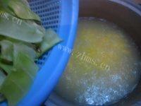 美味早餐香甜玉米粥做法图解2)