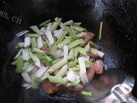 「美味可口」蒜苗炒肉做法图解6)