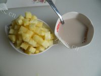 美味的菠萝甜汤做法图解2)