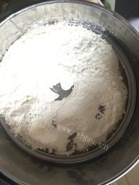香气浓郁的千层榴莲蛋糕做法图解2)