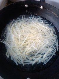 常吃不腻的凉拌土豆丝做法图解3)