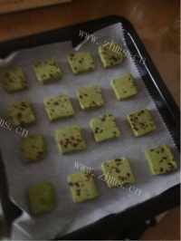 自制抹茶蔓越莓饼干做法图解6)
