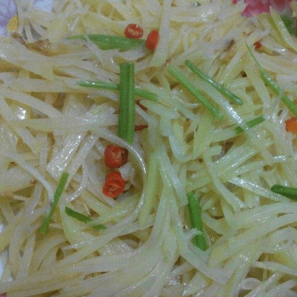 质嫩爽口的酸辣土豆丝