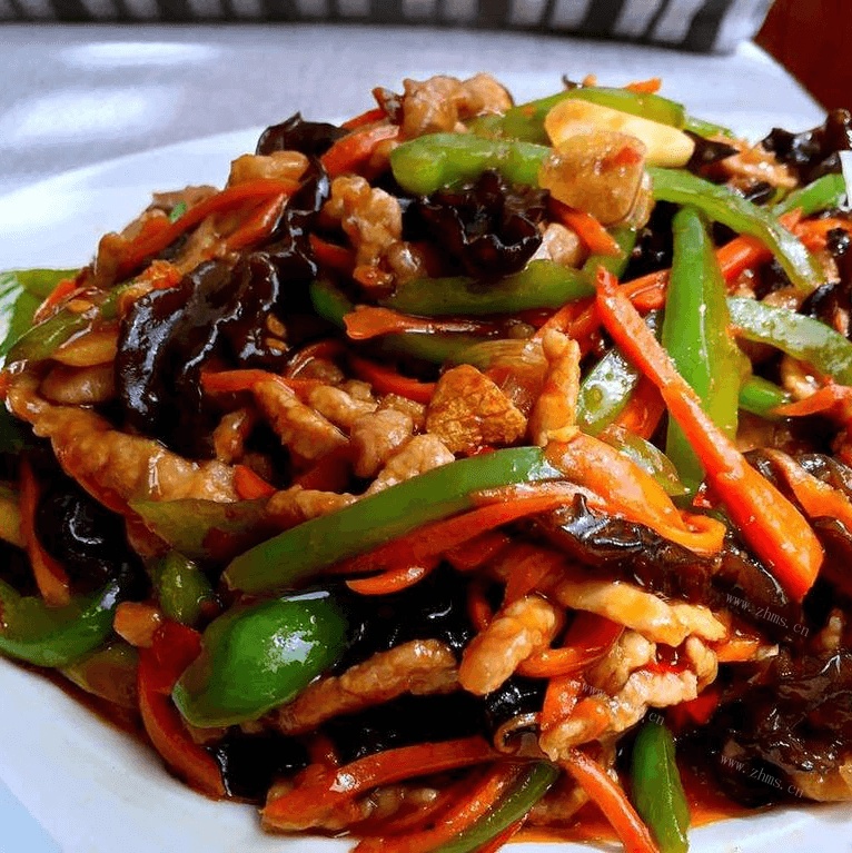色泽鲜亮的鱼香肉丝