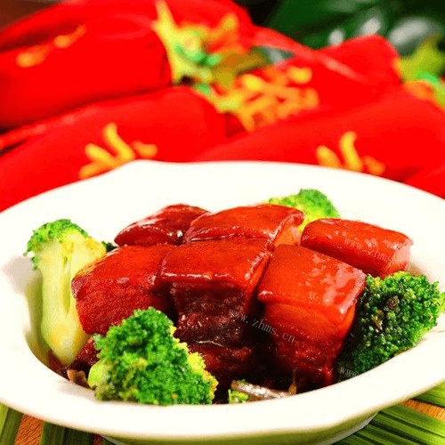 热腾腾的红烧肉