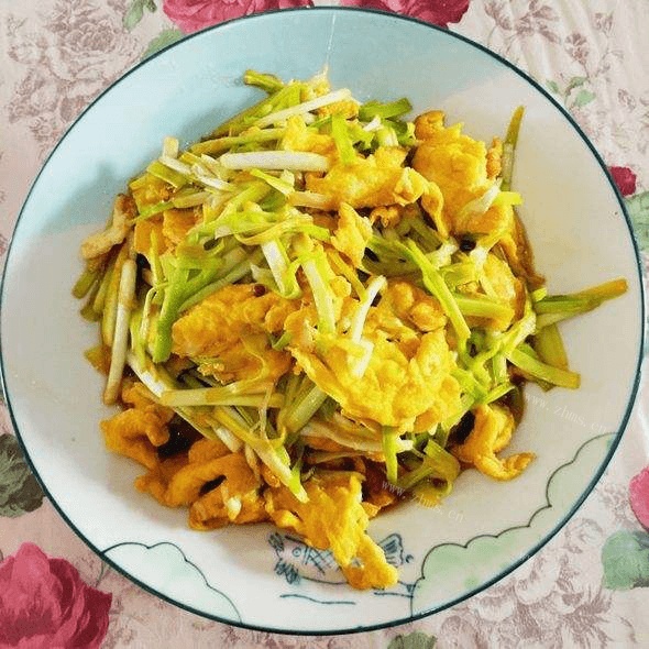 诱人的蒜黄炒鸡蛋
