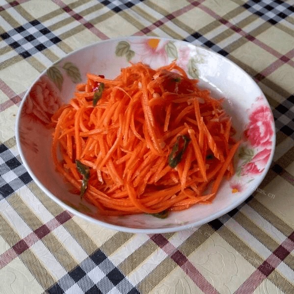 秀色可餐的凉拌胡萝卜丝