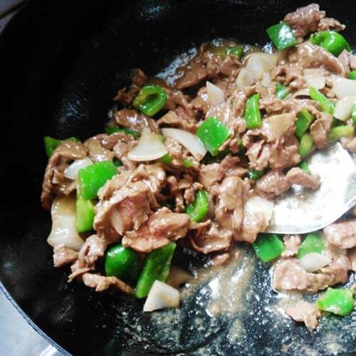 青椒炒牛肉做法图解4)