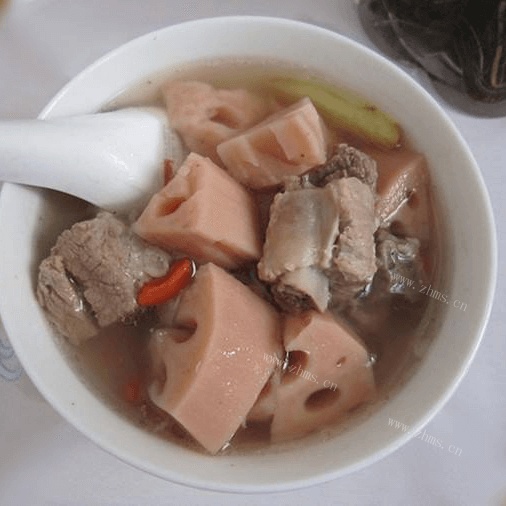 色香味俱全的莲藕排骨汤