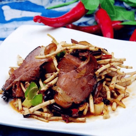 家常菜折耳根炒腊肉