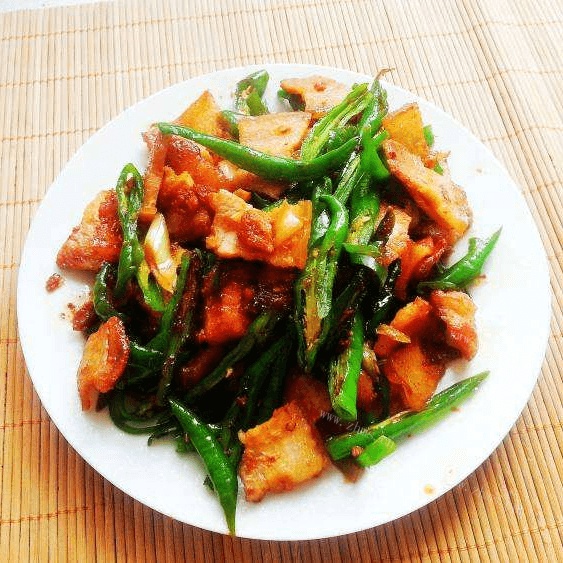家常菜辣椒炒五花肉