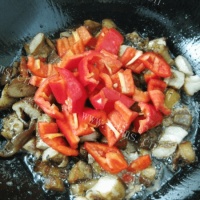 家常菜红椒回锅肉的做法图解三