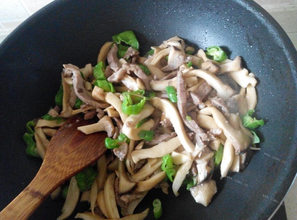 杏鲍菇炒肉做法图解3)