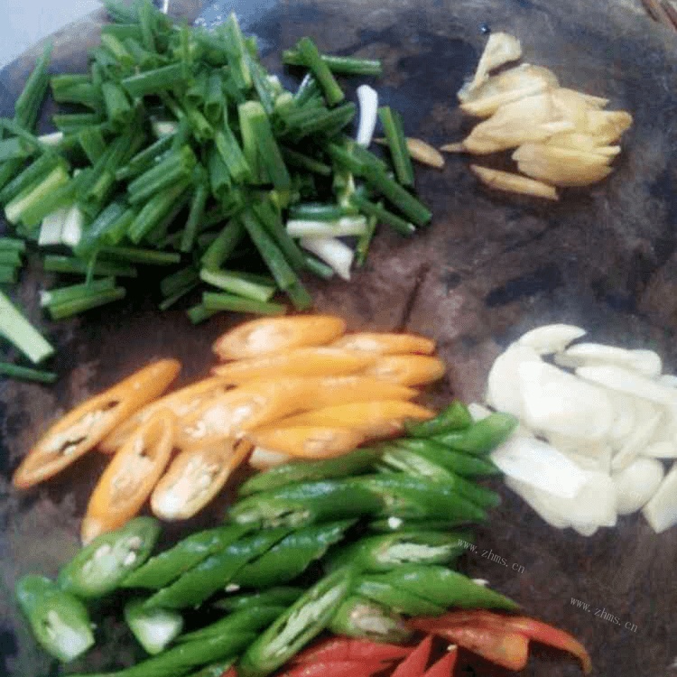 美味干煸大肠四季豆做法图解2)