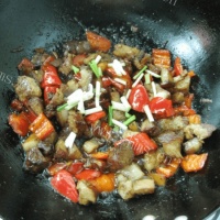家常菜红椒回锅肉的做法图解六