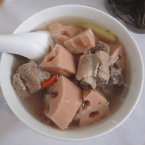 色香味俱全的莲藕排骨汤做法图解11)