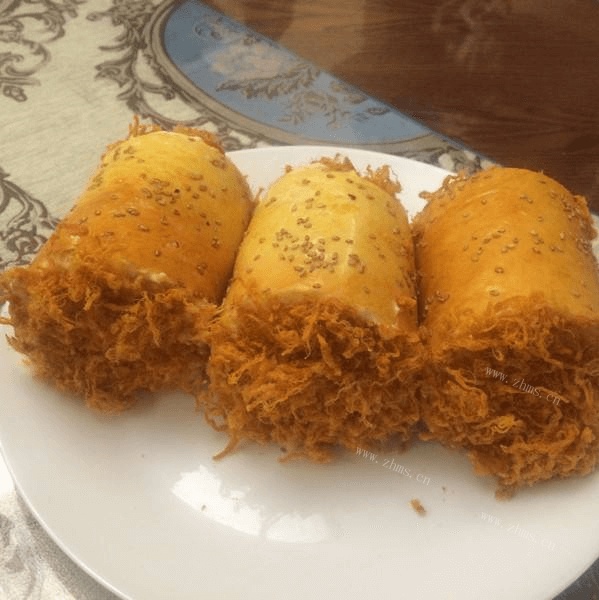 香气浓郁的肉松面包卷