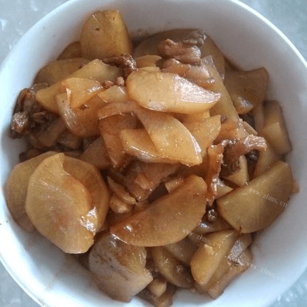 家常菜萝卜烧五花肉