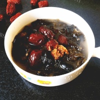 美味的黑木耳红枣汤