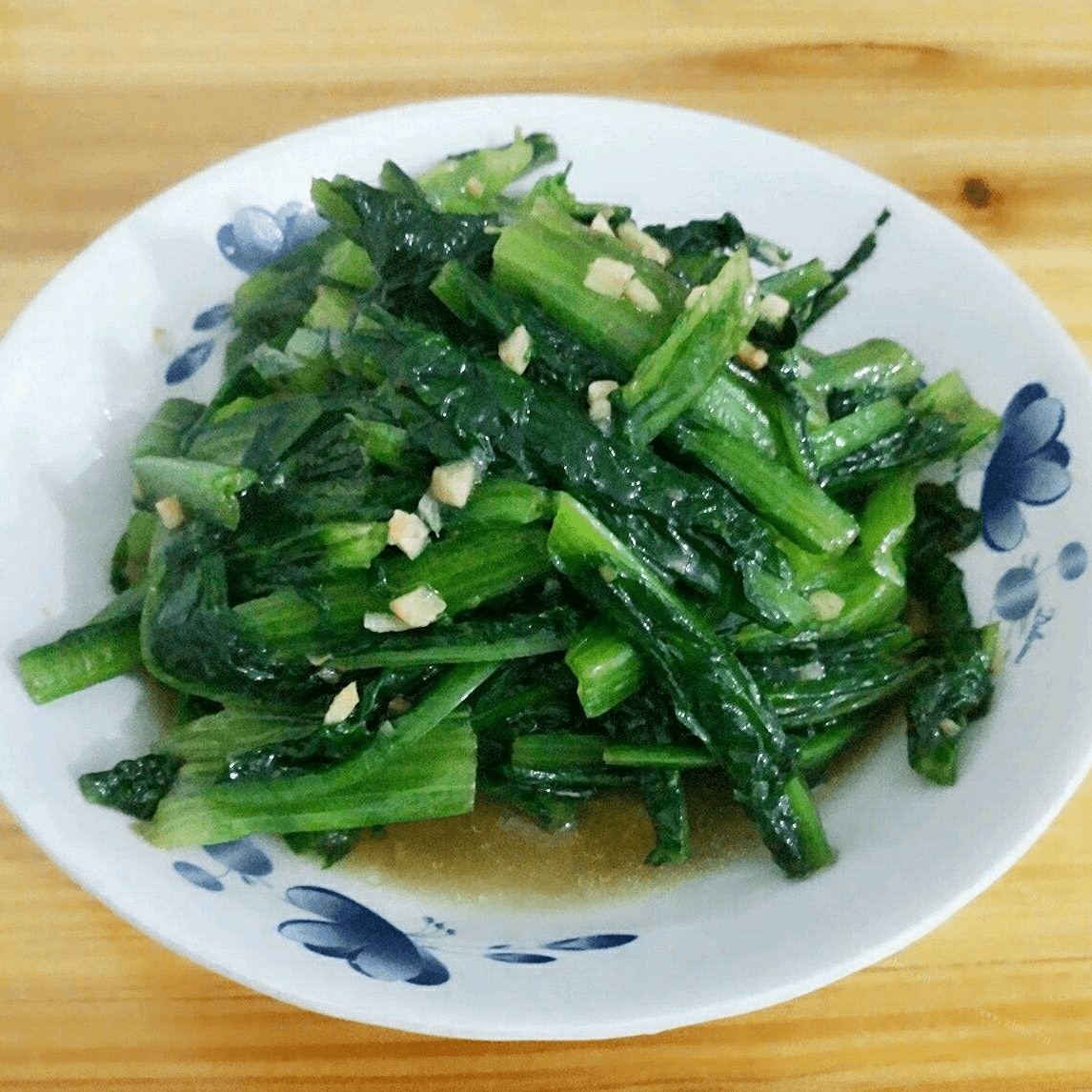 十分诱人的清炒油麦菜做法图解4)