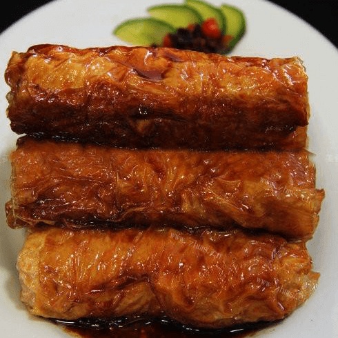 美味的豆腐皮肉卷