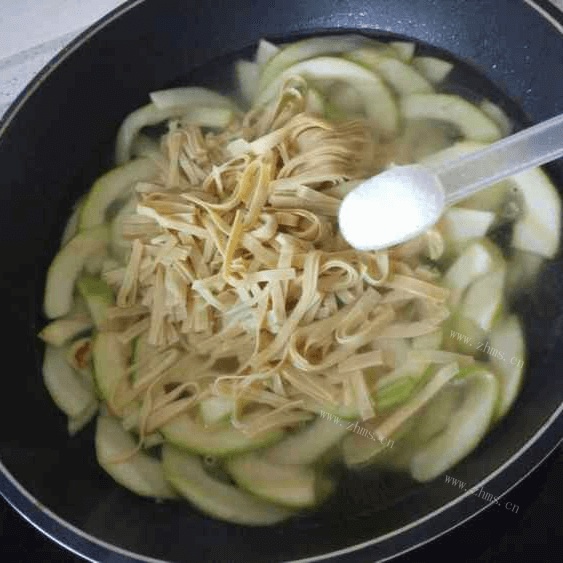 美味的西葫芦汤做法图解8)
