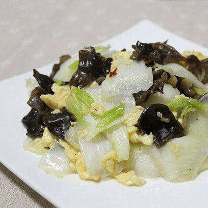 家庭版黑木耳炒大白菜梗