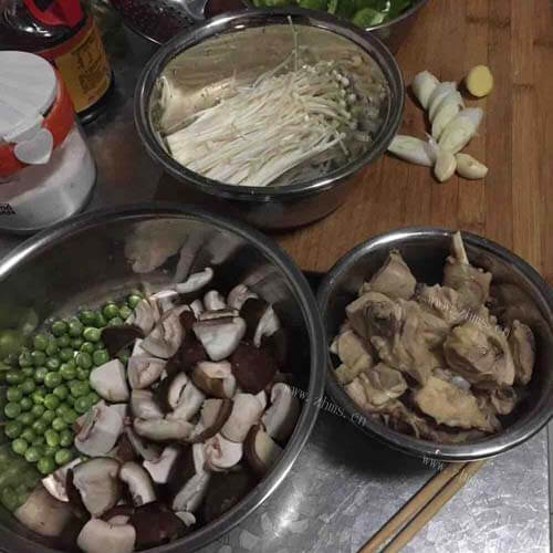 黄焖鸡做法图解1)