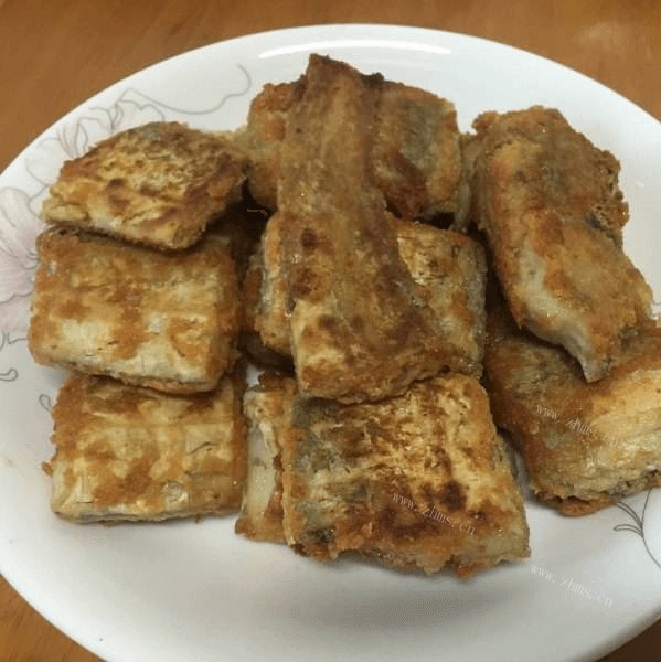 味道香醇的香煎带鱼