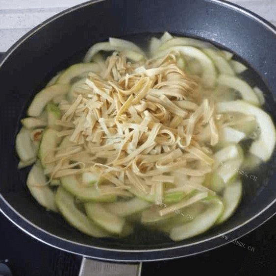 美味的西葫芦汤做法图解7)