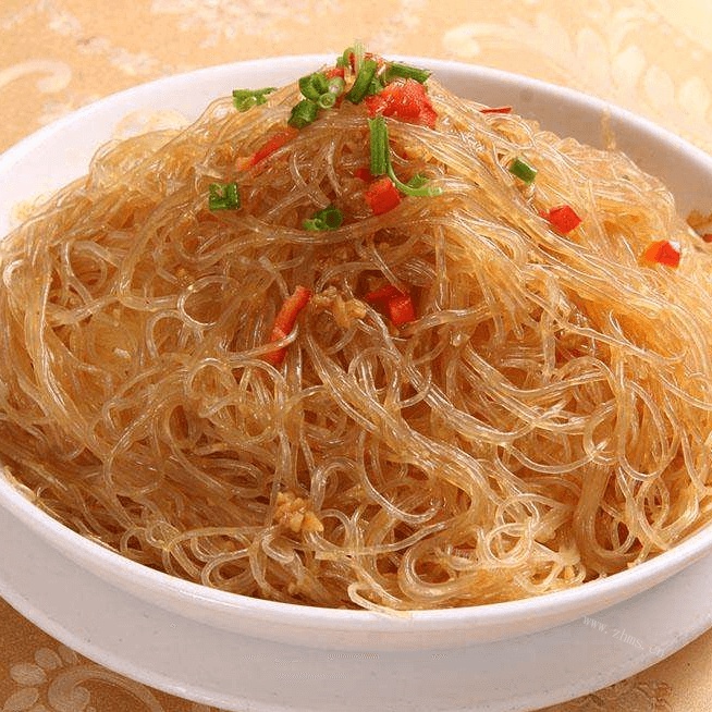 很有食欲的蚂蚁上树