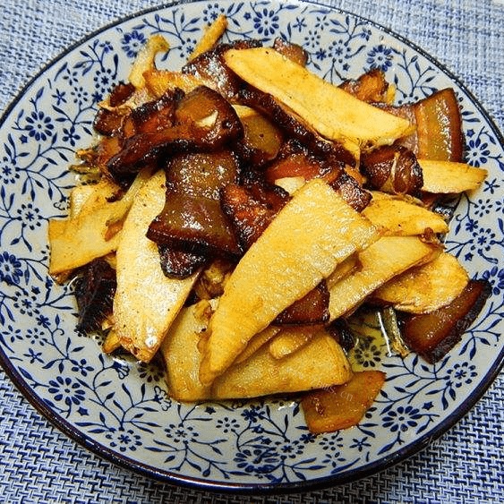 家常菜春笋炒腊肉