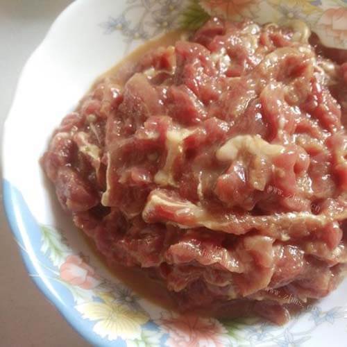 青椒炒牛肉做法图解1)