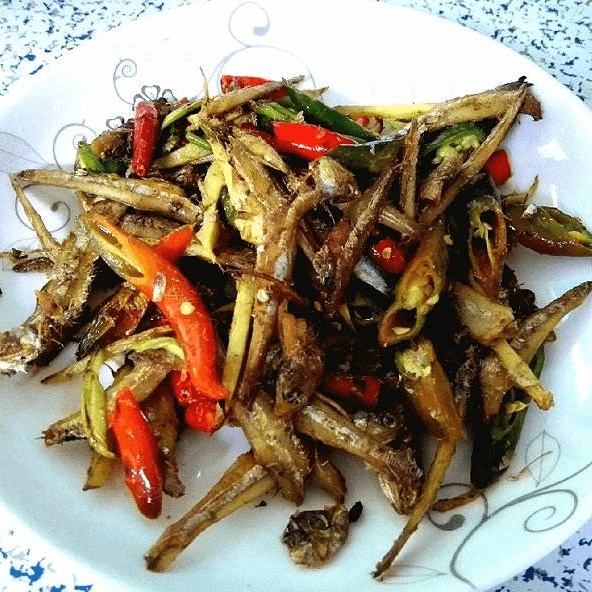 家常菜辣炒小鱼