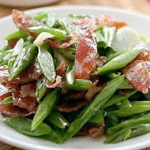 家常菜豆角炒香肠