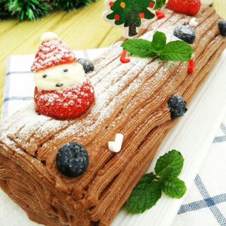 美味的圣诞树桩蛋糕卷