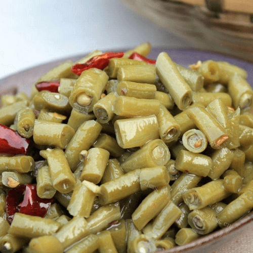 小吃辣椒炒盐豆角