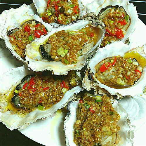 大家喜欢砂锅烤生蚝