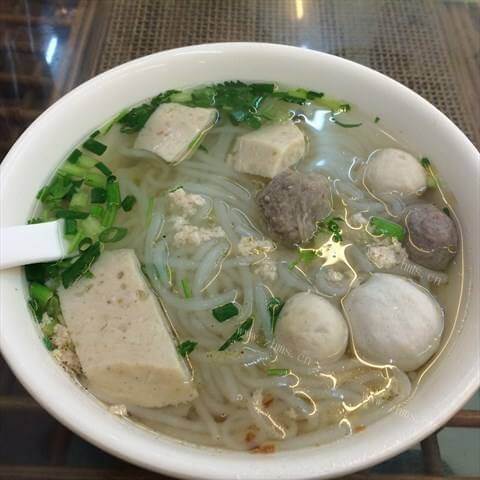 鲜美的什锦汤米粉