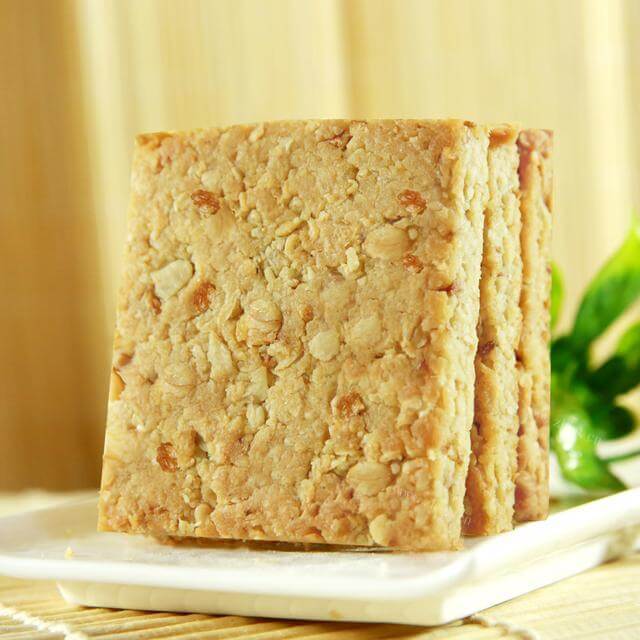 香脆的玫瑰燕麦松子饼干